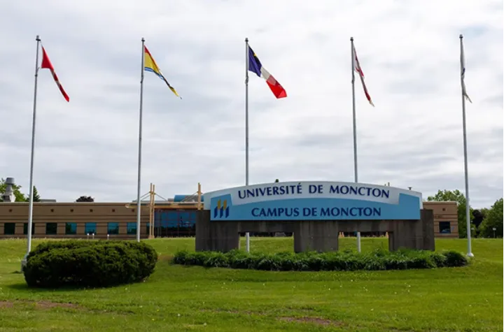 صدها شخصیت تغییر نام دانشگاه مونکتون را خواستارند